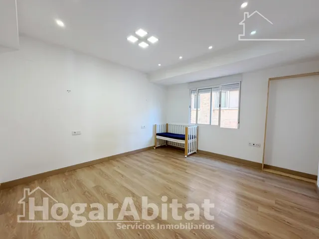 REFORMADO CON 4 DORMITORIOS Y BALCÓN — 24