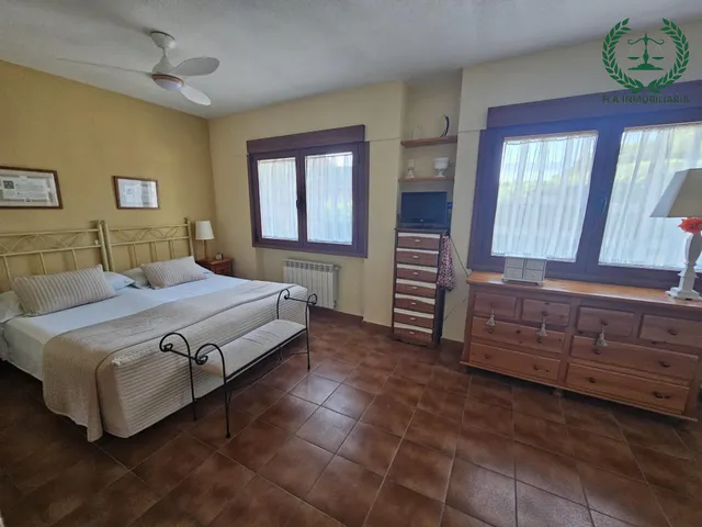 Chalet independiente con parcela de 1.000 m2 y piscina privada. — 14