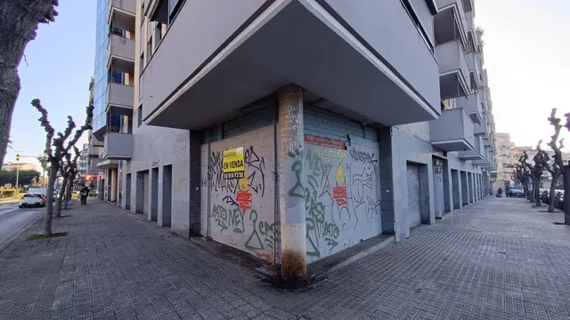 LOCAL COMERCIAL ESQUINERO EN RONDA IBÉRICA - VILANOVA I LA GELTRÚ — 2