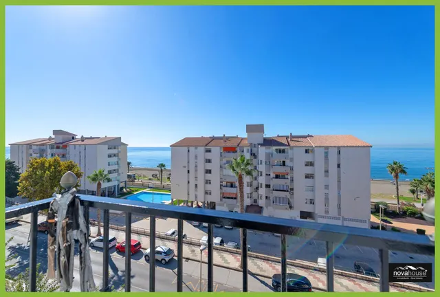 PRECIOSO ÁTICO CON VISTAS ESPECTACULARES AL MAR — 29