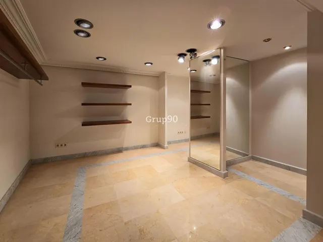 LOCAL COMERCIAL EN ZONA RICARDO VINYES — 12