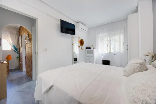 Bungalow planta alta reformado, en residencial con piscina comunitaria — 14