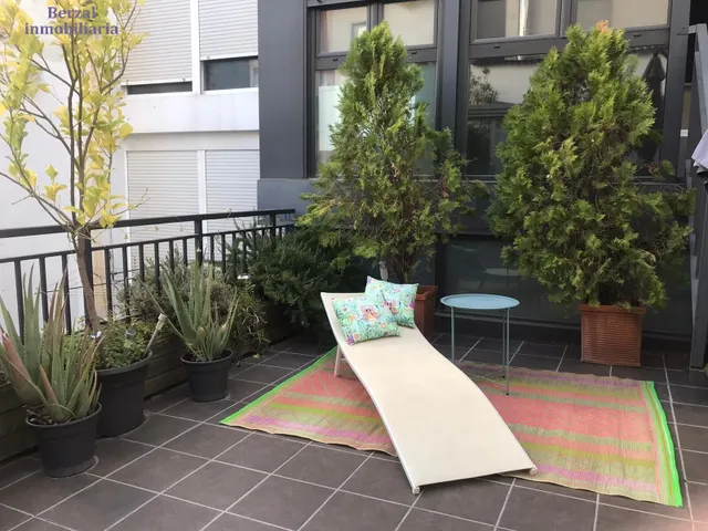 Vivienda SINGULAR en el centro de Logroño.Planta baja, más dos. Terraza de sesenta metros y jardin con pozo. — 12