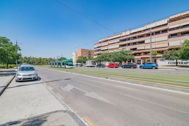 OPORTUNIDAD LOCAL COMERCIAL EN RENTABILIDAD EN EL BARRIO ALBAYDA — 27
