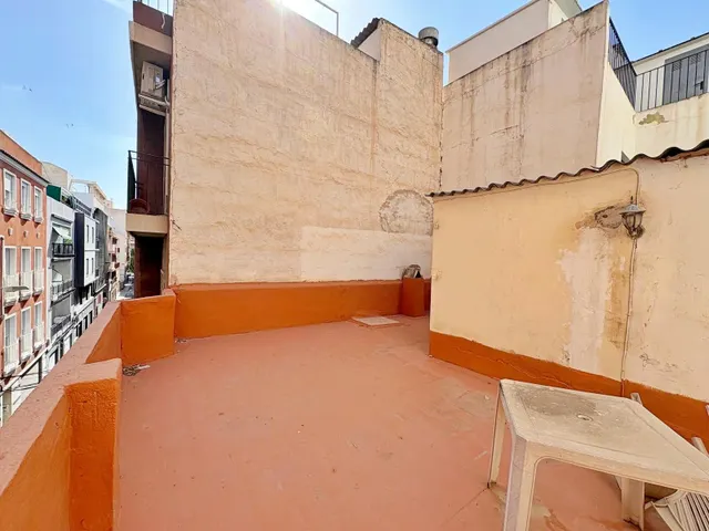 SE VENDE CASA  A POCOS METROS DEL PUENTE DE LA VIRGEN — 13