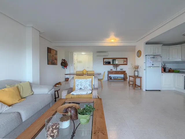 Orihuela Costa! Espectacular apartamento con amplios espacios + gran terraza con vistas despejadas y laterales al mar + Parking comunitario + Piscina comunitaria con zonas ajardinadas — 12