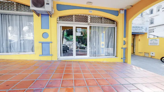 Gran local comercial de 1295m2 en Benalmadena — 28