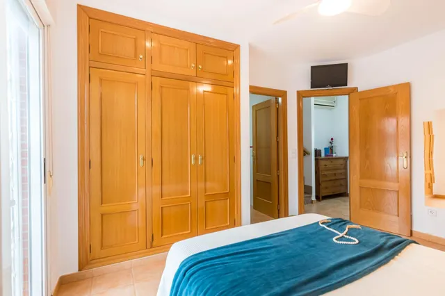 Dúplex amplio de 5 dormitorios con patio, terraza y buhardilla en San José de la Montaña — 30