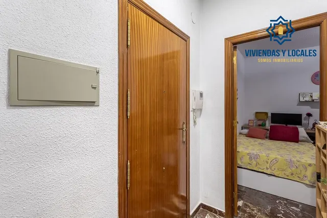 Piso con gran patio en Carretera de la Sierra — 18