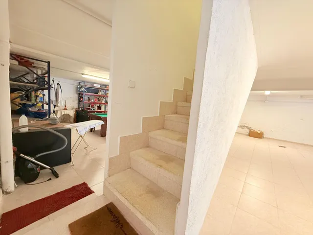 VENTA EN PLENO DOMINIO · Gran chalet de 545 m2 con placas solares y parcela privada de 3.000 m2 · Boadilla del Monte — 44