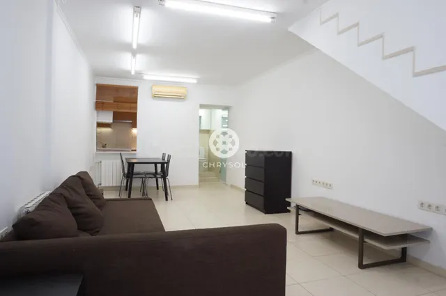 Local- Loft- duplex de 83m2 en el centro de Gracia, amueblad - foto 2