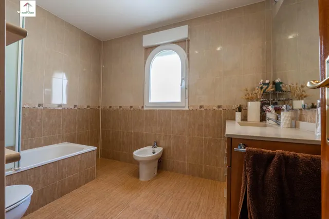Espectacular chalet adosado en el Vial de Churriana de la Vega: eficiencia, confort y listo para entrar a vivir! — 40