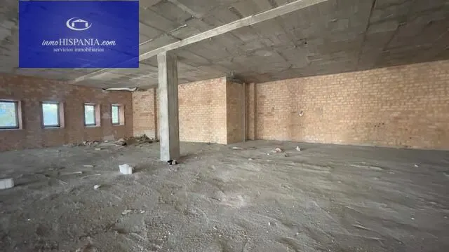 Se vende o alquila local totalmente diafano en Zona Franca — 17