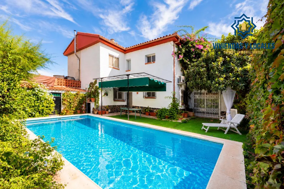 Preciosa casa en Ogíjares con piscina y jardín
