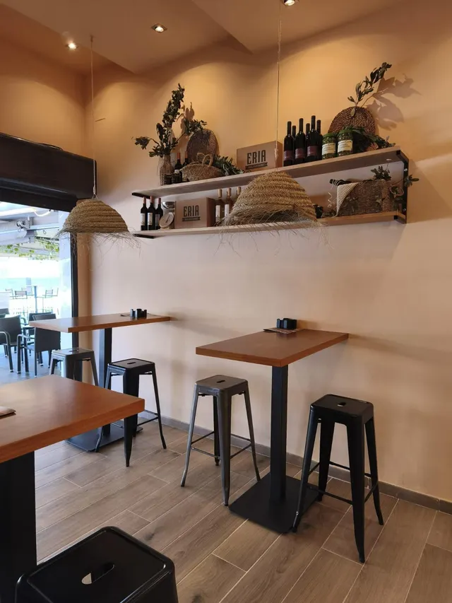 SE TRASPASA BAR FUNCIONANDO EN PLAZA CONSTITUCION — 12