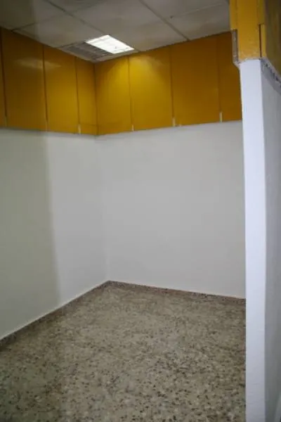 Alquiler local comercial en Orihuela, 120 m2. de superficie,  con 1 aseo. — 4