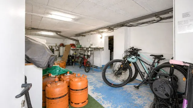 Casa reformada de 5 dormitorios con piscina privada, gran terraza y placas solares en Los Balcones — 23