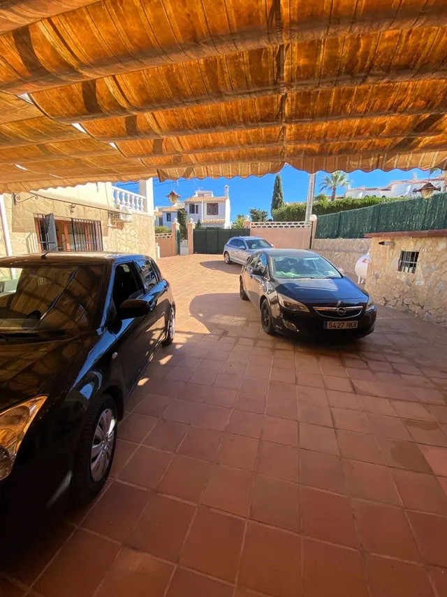 SE VENDE VILLA EN ALBIR DIVIDIDA EN DOS VIVIENDAS INDEPENDIENTES CON PISCINA PROPIA! — 24