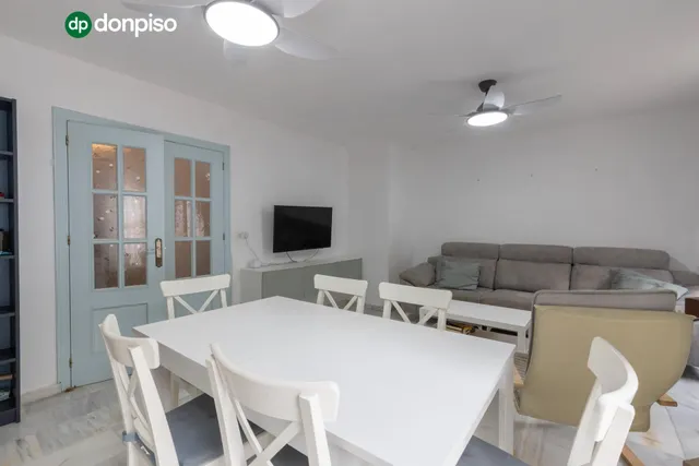 Casa independiente con piscina en La Zubia. — 6