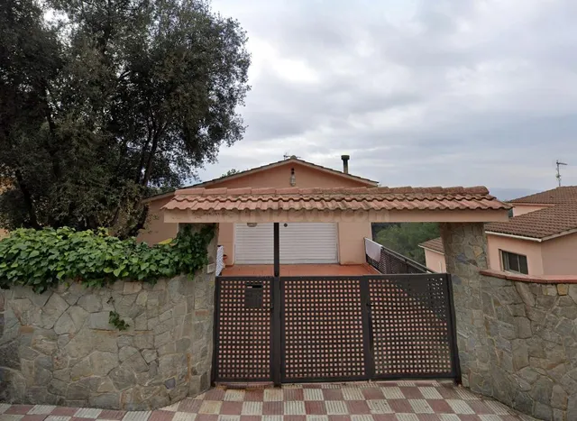 Inversión inmobiliaria en Esparreguera: cesión de remate úni - foto 2
