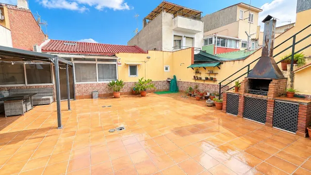 MAGNIFICA CASA BIS CON PATIO Y TERRAZA EN LA CREU DE BARBERA — 28