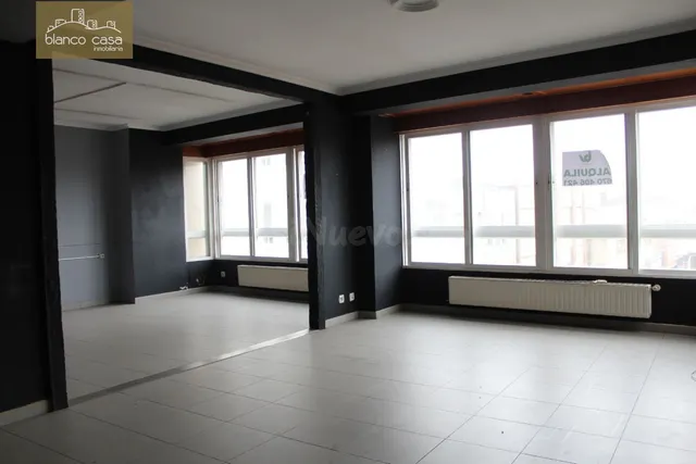 Oficina en el centro de Carballo por 350€ - foto 5