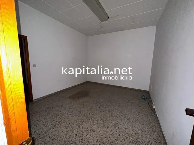 Local comercial a la venta en L´Olleria (Valencia) — 18