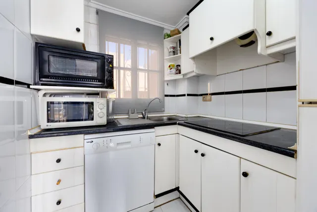 Luminoso apartamento, con gran solárium privado y vistas, en "La Mata", Torrevieja — 13