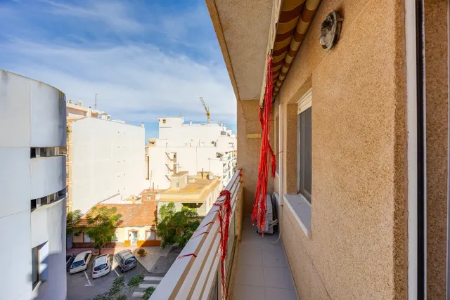 Apartamento de 2 dormitorios y 1 baño en el centro de Torrevieja — 17
