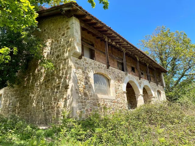 CASA DE PIEDRA EN PARQUE NATURAL RESERVA DEL SAJA — 3