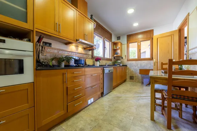 Espectacular Chalet en Mont-Roig del Camp con Piscina y Amplio Jardín — 19