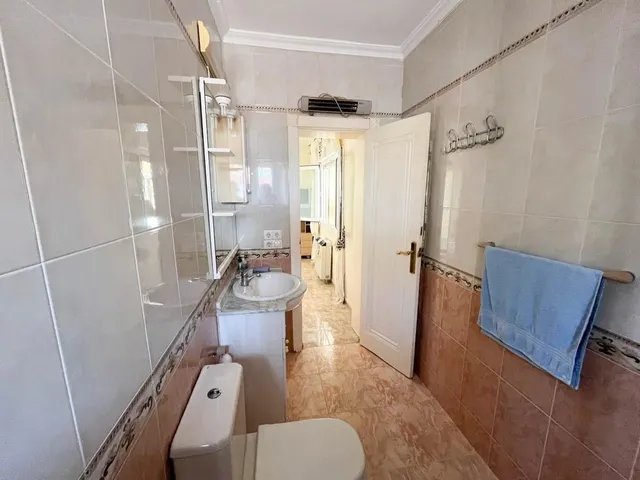 Chalet con piscina y amplias estancias en El Chaparral — 44