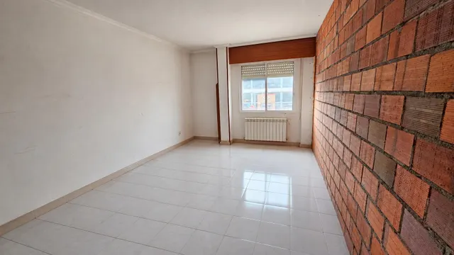 Nave comercial con alojamiento, aparcamiento y parcela en A Gándara — 25