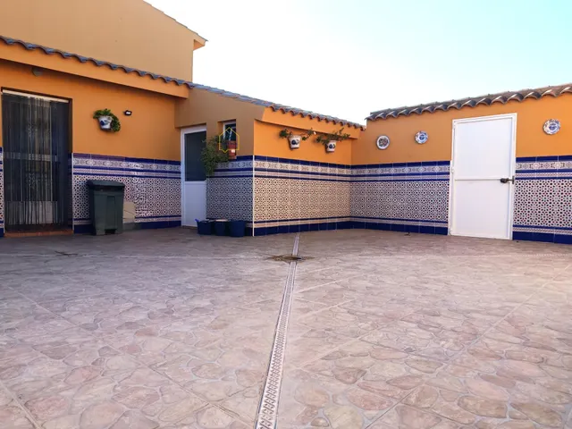 Casa con terreno 2 casas más y piscina privada. — 26