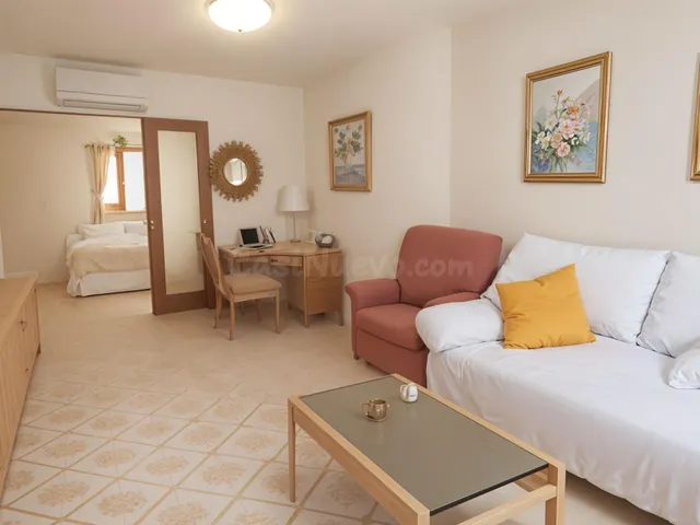 EXISTEN APARTAMENTOS BIEN SITUADOS... Y LUEGO ESTAN LOS QUE  - foto 2