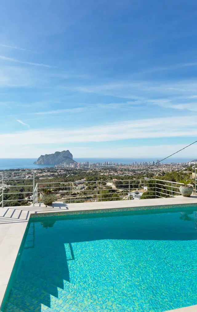 Villa Peñón. Villa con vistas panorámicas a la costa y orientación sur en venta en Benissa. — 17