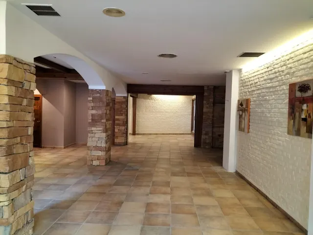 EN VENTA LOCAL COMERCIAL CON INQUILINOS — 10