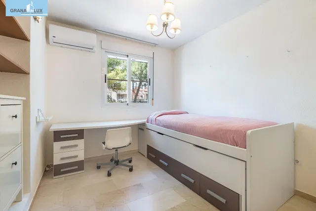 ADOSADA EN URBANIZACIÓN EN HUETOR VEGA — 26