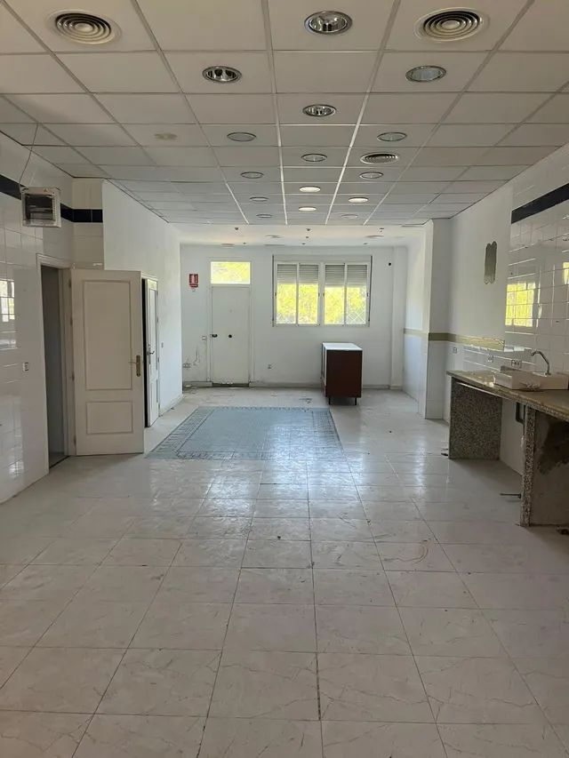 Local comercial 124 m2 en Huelva con alta visibilidad — 11