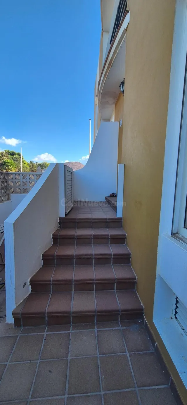 Dúplex con terraza, dos plazas de garaje y trastero en Playa - foto 4