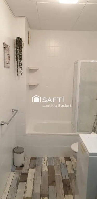 Apartamento reformado de 2 dormitorios con terrazas, vistas al canal y licencia turística – Empuriabrava — 16