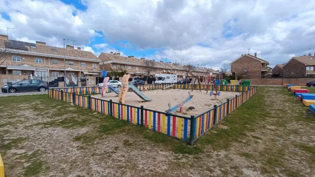 SE VENDE casa OKUPADA en Calle SantoÑ±a Arroyomolinos (Madri - foto 3