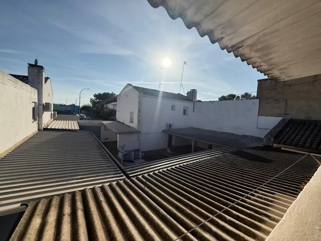 CASA DE PUEBLO CON PATIO — 35
