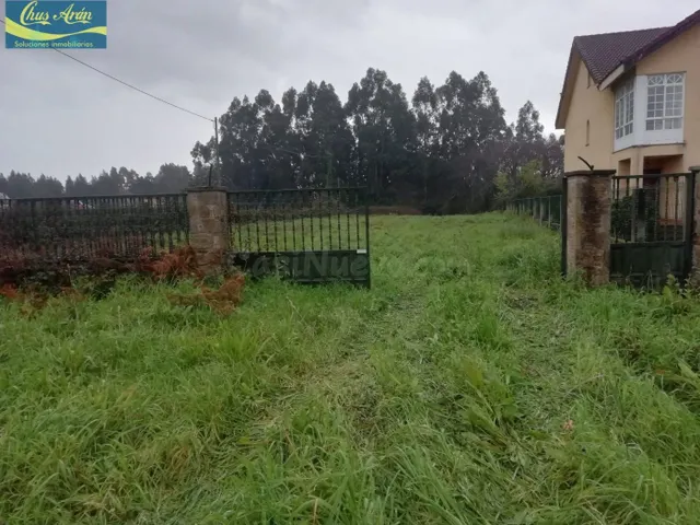 Finca Urbana con fondo rústico
