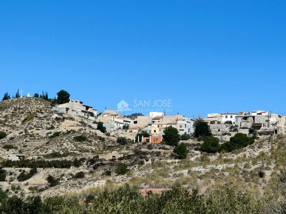 SE VENDE PARCELAMUY CERCA DEL PUEBLO DE MACISVENDA