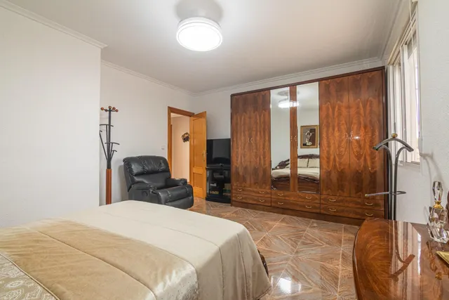 Chalet sito en Valverde con 6 habitaciones, 3 baños, piscina y garaje — 39