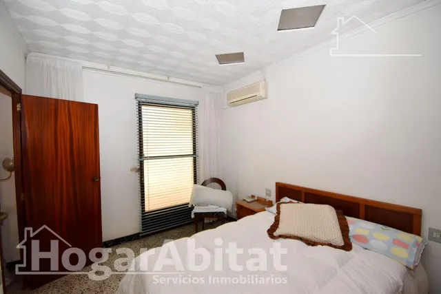 MAGNÍFICA CASA CON DOS VIVIENDAS INDEPENDIENTES Y TERRAZA, CERCA DEL CENTRO — 34