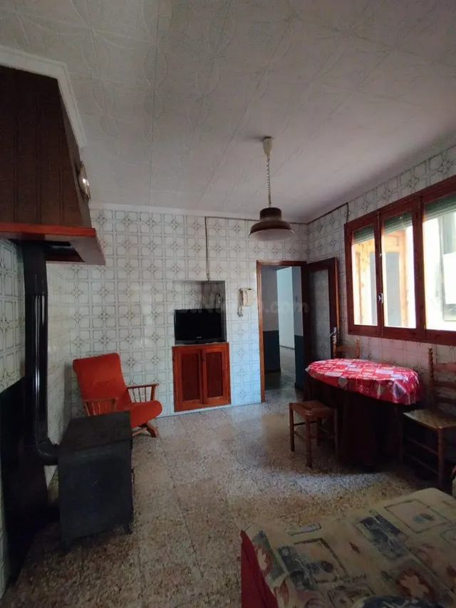 CASA CON PATIO Y BODEGA - foto 3