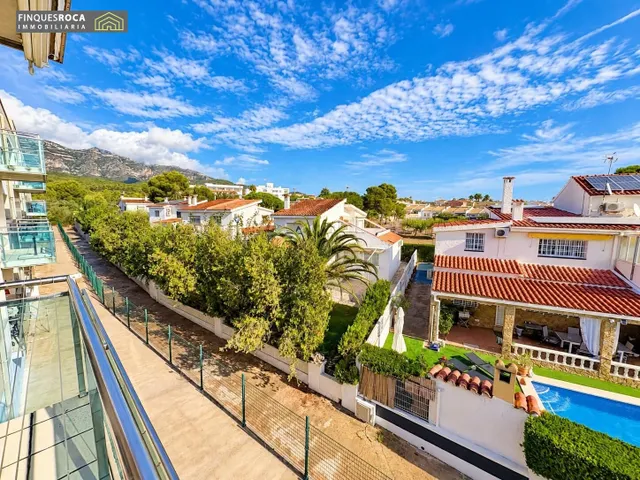 En Urbanizacion Serramar, Apartamento Esquinero, de 2 Dormitorios, Baño Completo, Terraza de 12 m2, Vistas Despejadas — 21