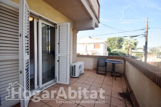 Atractivo chalet amplio con piscina privada, garaje y terraza, todo amueblado y cerca de la playa. — 18